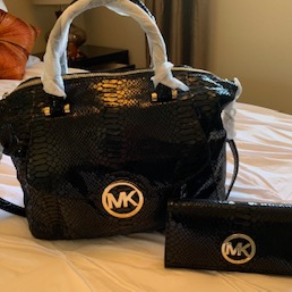 NWT MK Fulton Lg Top Zip Satchel w/wallet